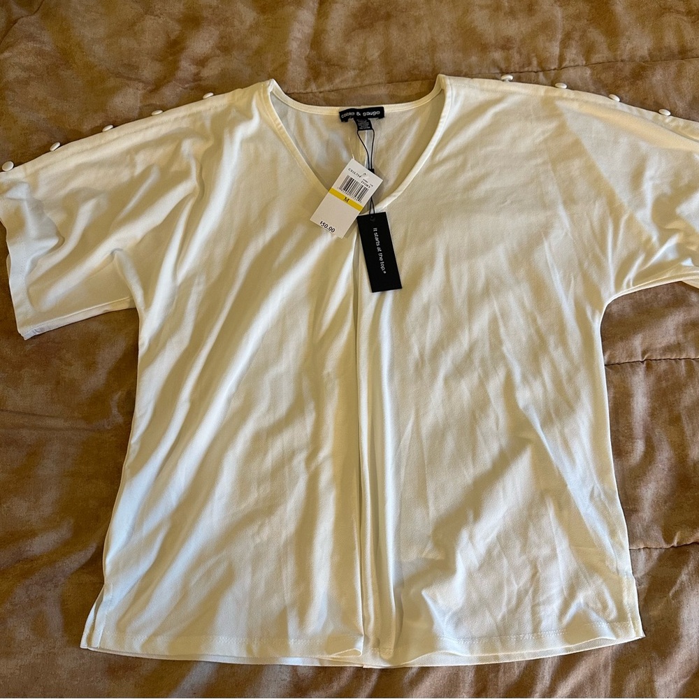 Cable & Gauge Cream V-Neck Short Sleeve Top